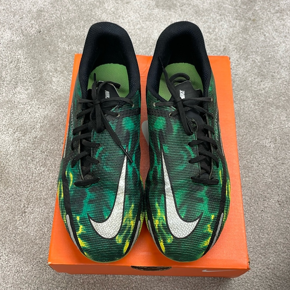 Nike Jr Phantom GT2 Academy Firm ground cleats - size 4.5 youth